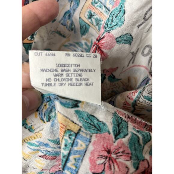 Camp Shirt Hawaii Vacay Scrap Book Travel Print Button Up Size M Vintage 1980s - Picture 9 of 10